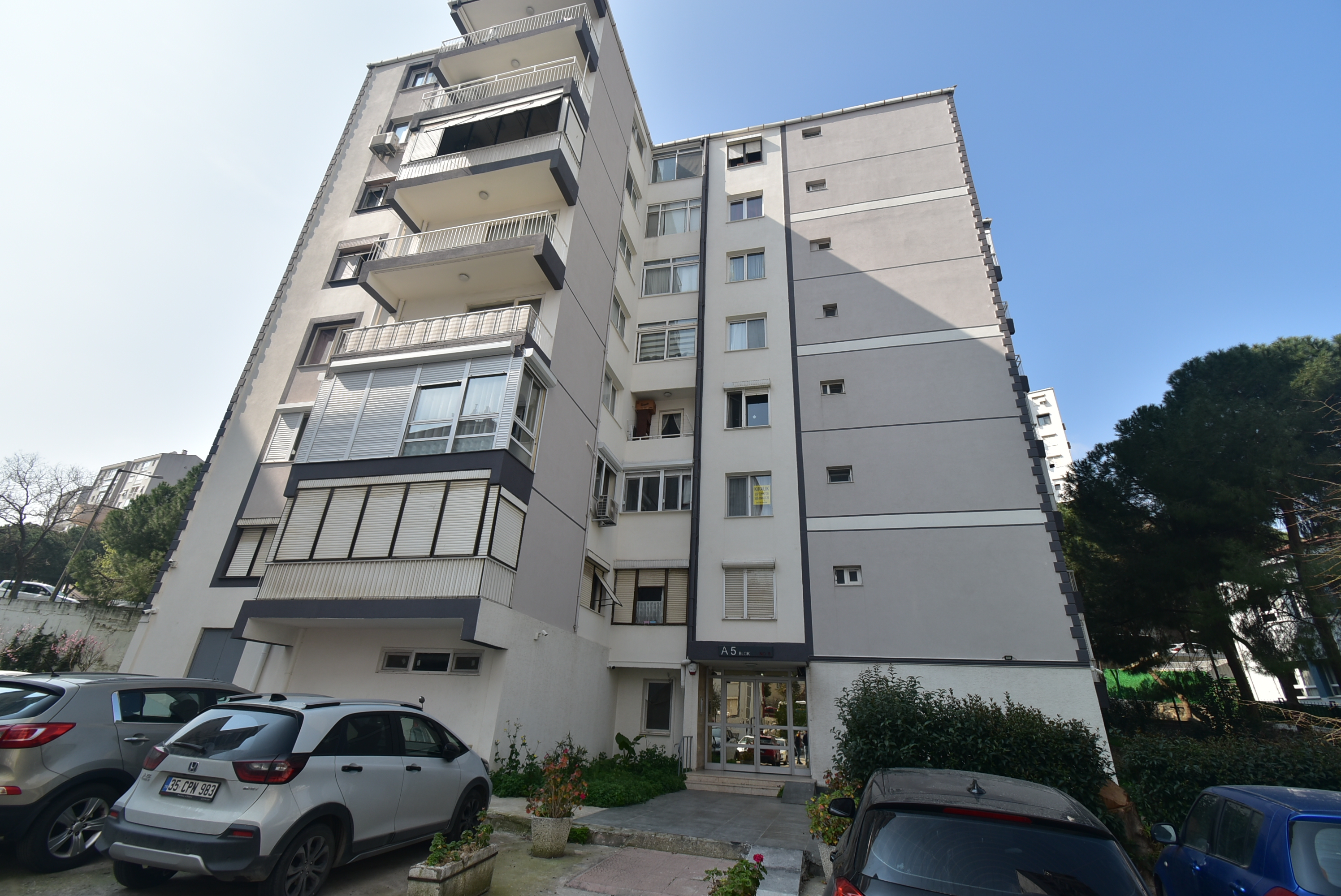 Düzlük Bölümde F. Altay Oyak Sitesi'nde Kiralık Daire