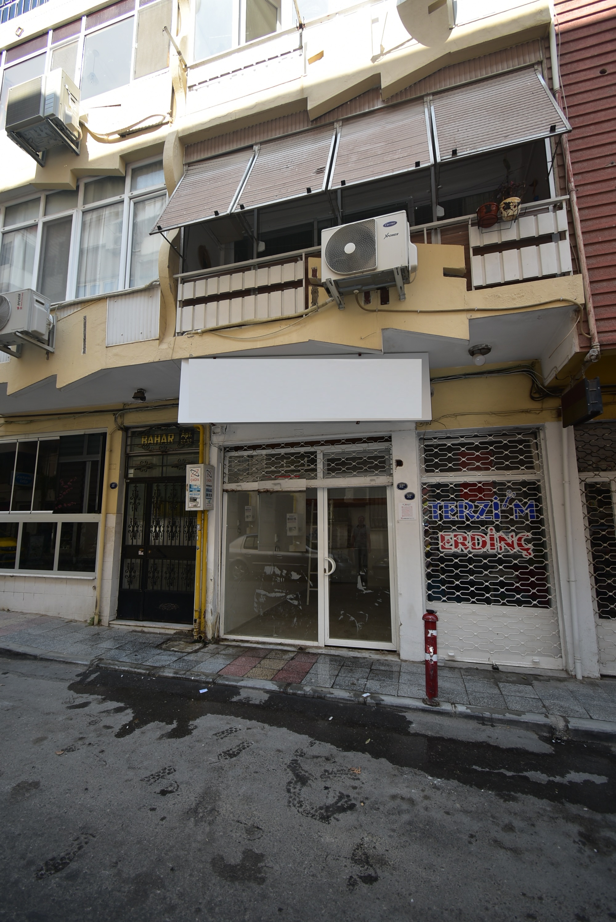 Güzelyalı 37 Sk' ta , Kiralık Dükkan