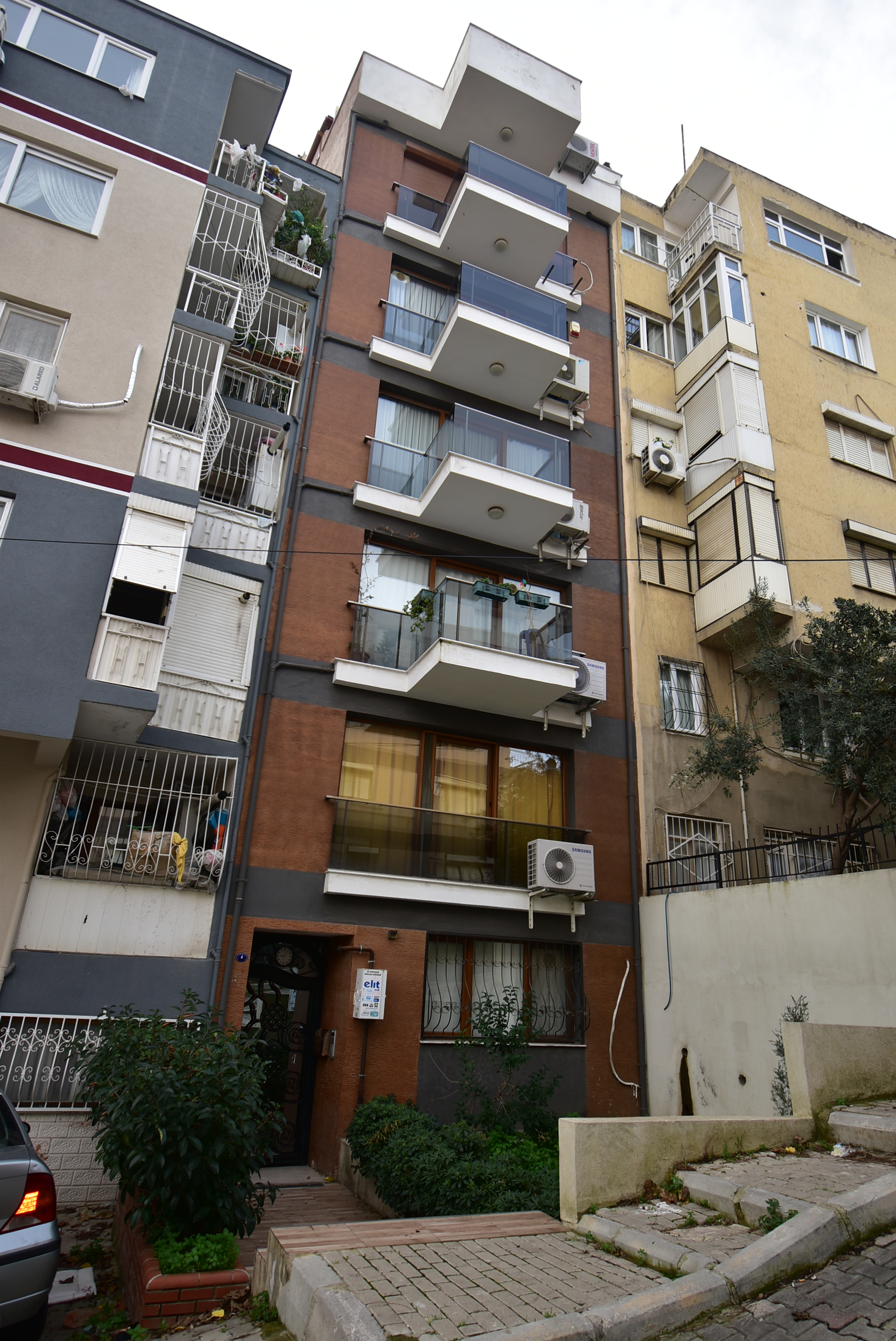 Demokrasi Üni.Yakını 10 yıllık eşyalı Daire