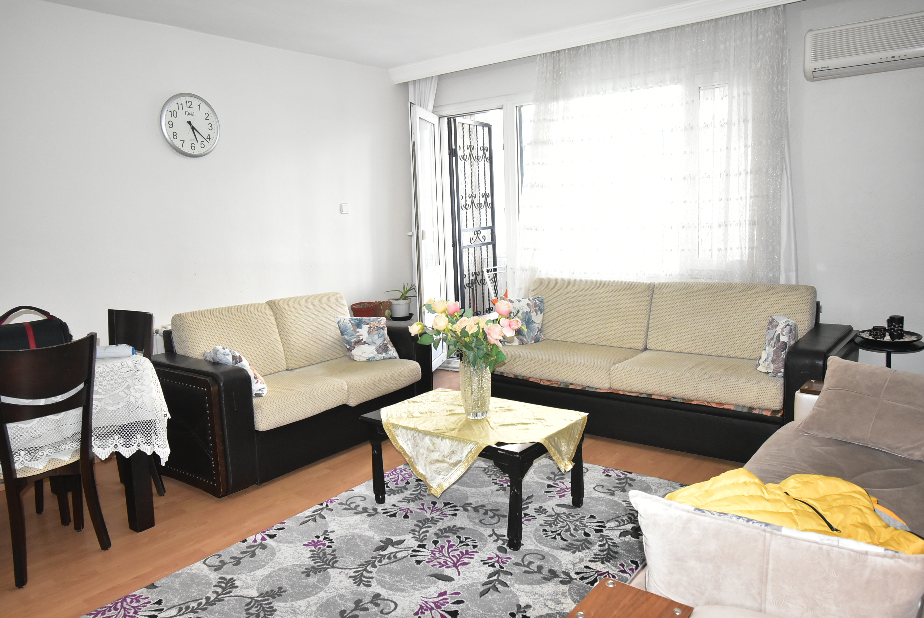 Üçkuyular'da İstinye Park'a 300 m , Eşyalı Kiralık Daire